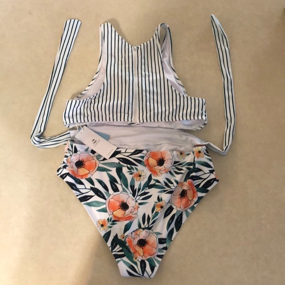 Swimsuit - Picture 6 of 8